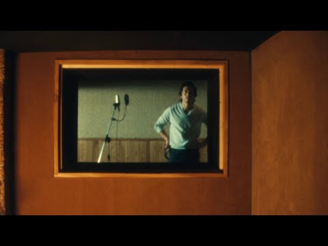 Arctic Monkeys – There’d Better Be A Mirrorball (official Video)